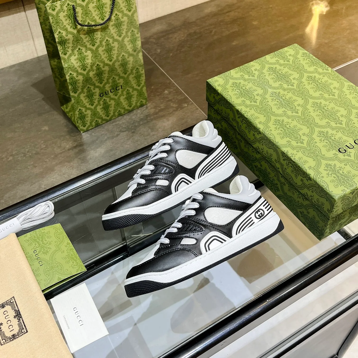 💕💕Factory direct selling price p600💕💕 Men’s size +10 high version, the top version of 2022 Gucci low-top sneakers! The new colors are reproduced one to one. New style for early spring, creating a perfect style💣💣💣street style🔥🔥🔥cool and trendy C-level fashionable outfit with a retro and futuristic feel🌹🌹🌹classic boot shape + British color-blocking design, super eye-catching. Various leather splicing, original reverse mold last type, imported high-end knitting needles showing exquisite texture! Open mold to customize high-density TPU outsole. 15 colors come out first. Size: Female 35-41 Male 39-46